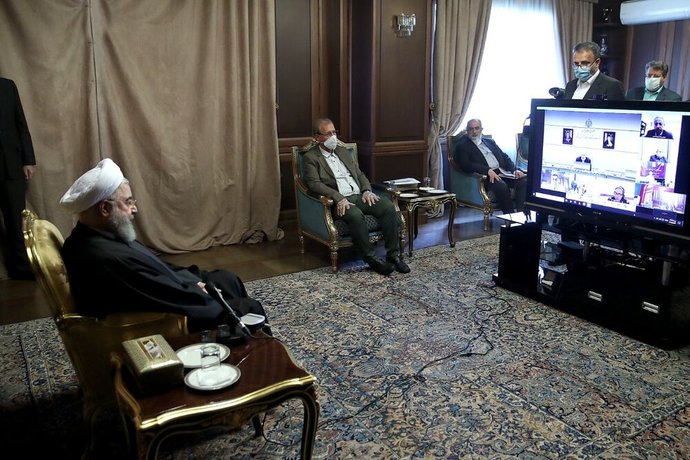 تصاویر جالب جلسات آنلاین و حضوری حسن روحانی