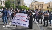 تجمع جمعی از سهامداران مقابل سازمان بورس