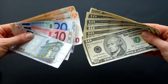 یورو در حال سقوط
