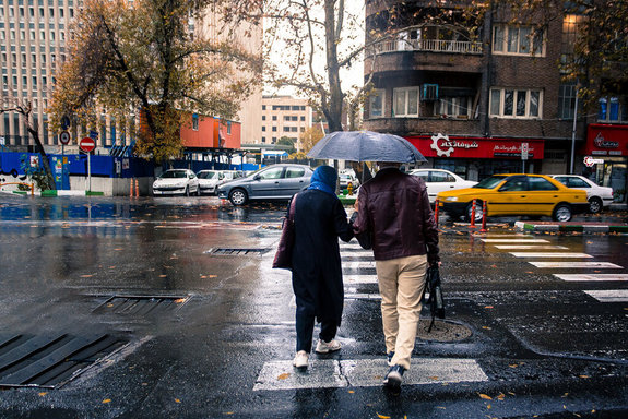 لحظات زیبا از برف امروز تهران + فیلم