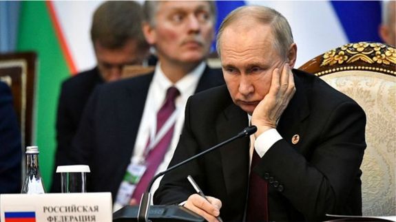 پوتین قانون حذف اوکراین از گذرنامه روس ها را امضا کرد