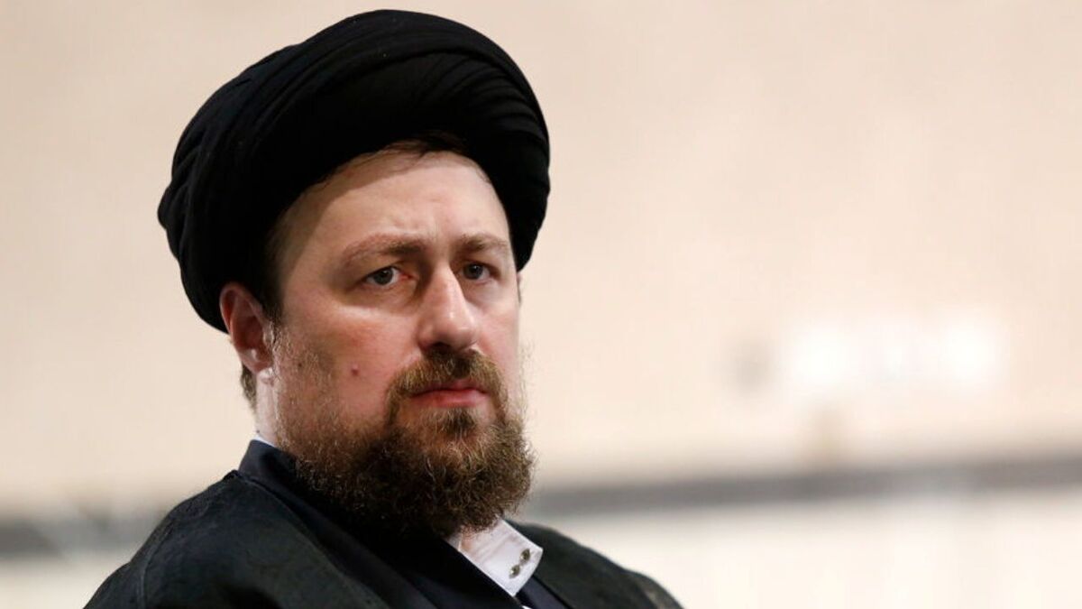 چهره خندان سید حسن خمینی پس از در آغوش گرفتن ایران