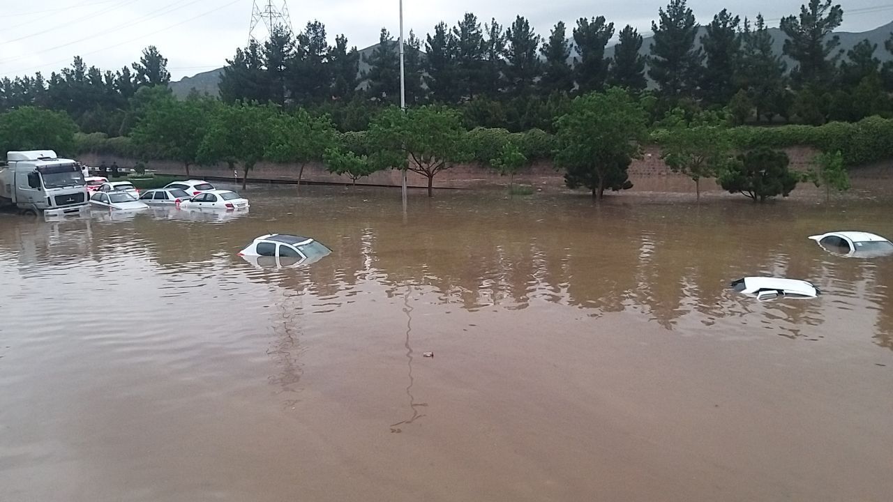 وقوع سیلاب و آبگرفتگی شدید در برخی مناطق مشهد + فیلم