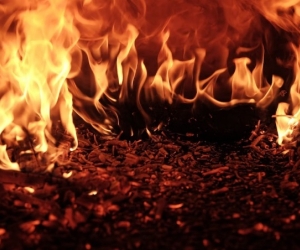 آتش‌سوزی گسترده یک کارگاه ۲۰۰۰ متری در جنوب تهران