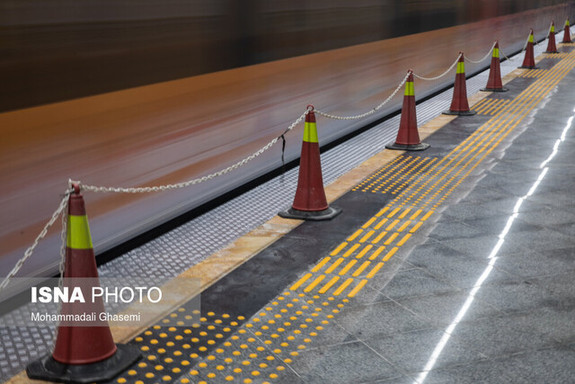 حضور کارشناسان فنی برای بازگشایی مسیر مترو پس از حادثه دو قطار مترو