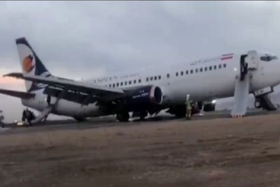 فیلم جدید از لحظه فرود و حادثه بویینگ 737 کاسپین با چرخ شکسته در اصفهان