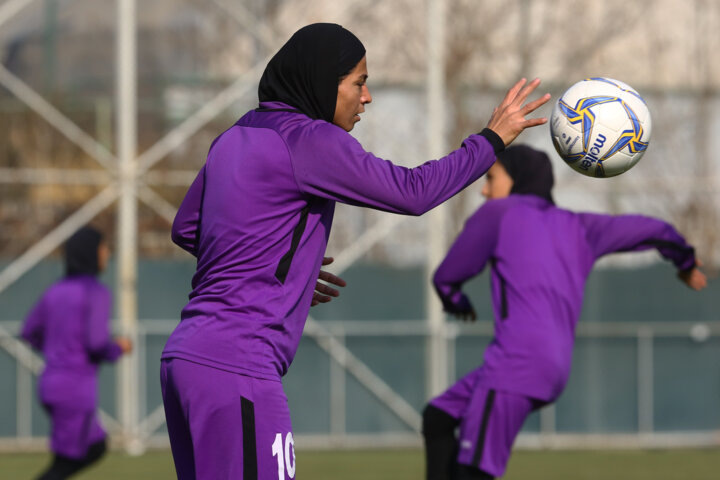 سرمربی تیم فوتبال زنان ایران از AFC تمجید شد