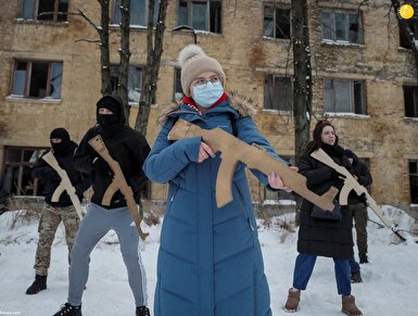 دختران جوان اوکراینی به جنگ روسیه می‌روند
