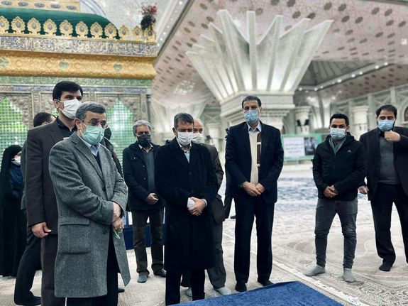 احمدی نژاد به حرم امام خمینی رفت/ حسن خمینی به استقبالش نرفت!