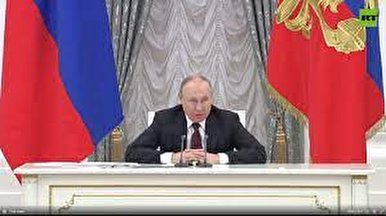 فیلم لحظه امضای سند استقلال دونتسک و لوهانسک توسط پوتین