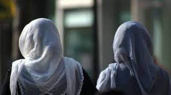 اصرار وزیر هند بر ممنوعیت حجاب