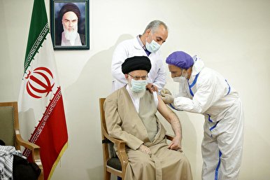 رهبر انقلاب دُز اول واکسن کوو ایران برکت را دریافت کردند + فیلم