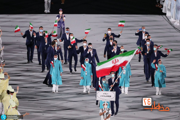 رژه کاروان ایران در افتتاحیه المپیک بدون تغییر لباس‌های جنجالی + فیلم