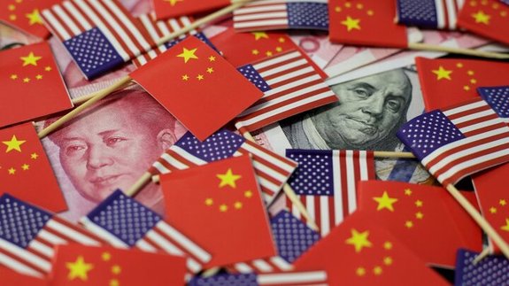 چین زیر پای دلار را خالی می‌کند