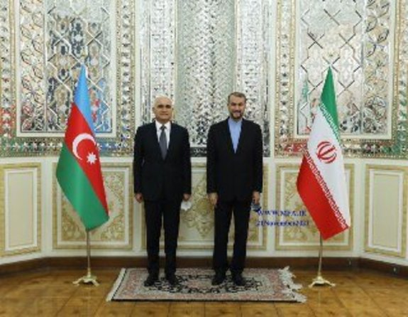 تاکید وزیر امور خارجه بر برقراری مجدد پرواز‌ها میان دو کشور ایران و آذربایجان