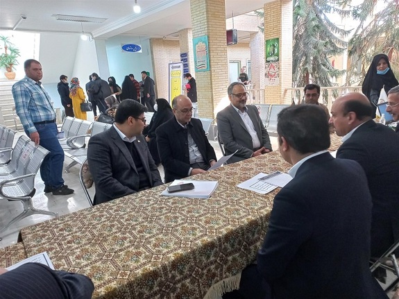 حضور مدیرعامل بانک ملت در میز خدمت وزارت اقتصاد همزمان با سفر رئیس‌جمهور به استان یزد