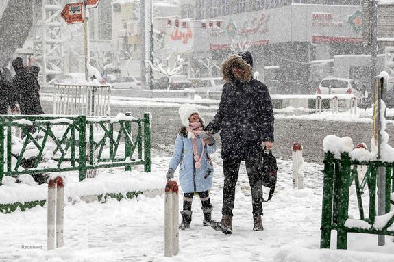 مدارس چند شهر تهران به دلیل بارش برف غیرحضوری شد