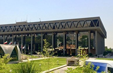 گاف عجیب مجری صداوسیما در تلفظ «گوگل میت»!