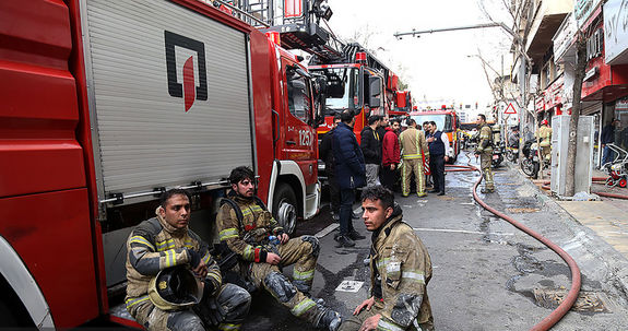 آتش سوزی یک مغازه با ده ها سیلندرگاز در تهران