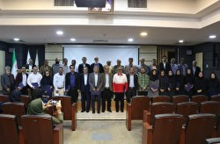 تجلیل از کارمندان نمونه ادارات و نهاد‌های مستقر در جزیره کیش