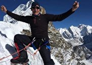 کوهنورد ۶۳ ساله ایرانی قله اورست را فتح کرد