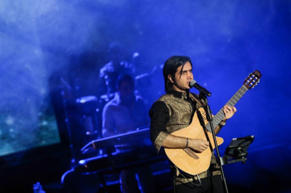 محسن یگانه در حین اجرا کنسرتش را لغو کرد