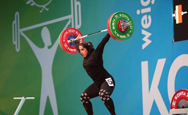 اولین طلای تاریخ وزنه‌برداری زنان ایران با الهام حسینی!