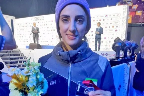 حضور بدون حجاب الناز رکابی در مسابقات سنگ‌نوردی آسیایی