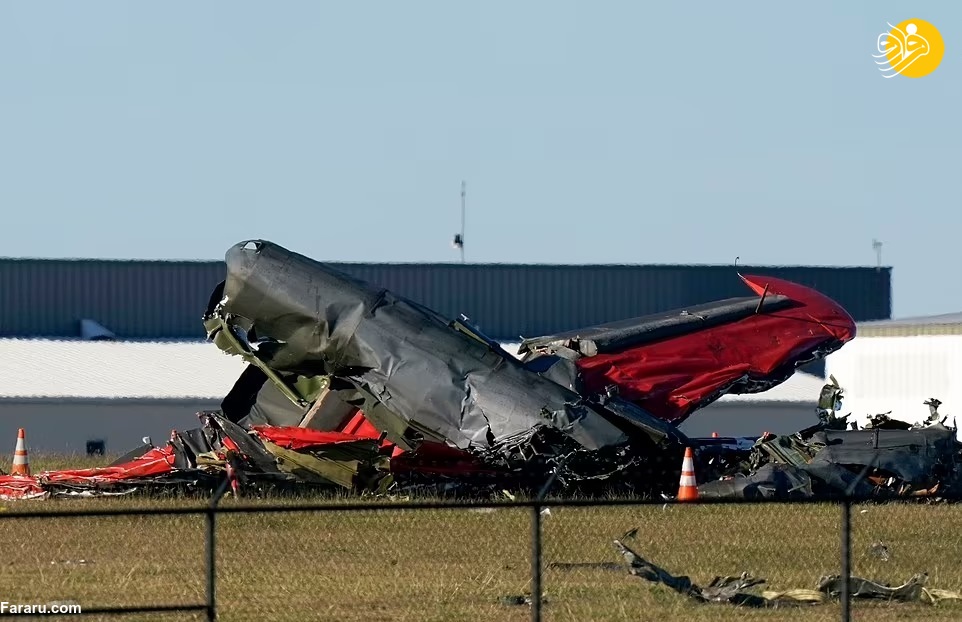لحظه برخورد مرگبار هواپیما با بمب افکن بی ۱۷ در آمریکا + فیلم