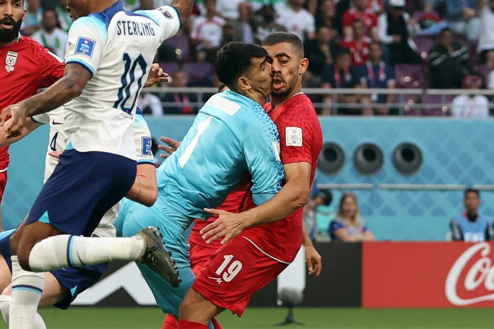 لحظه دلخراش برخورد بیرانوند و حسینی در بازی ایران انگلیس + عکس