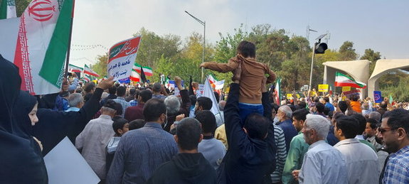 راهپیمایی تهرانی ها در محکومیت حادثه تروریستی شاهچراغ