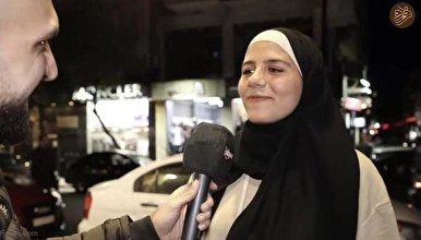 این دختر بی وقفه می‌خندد + فیلم