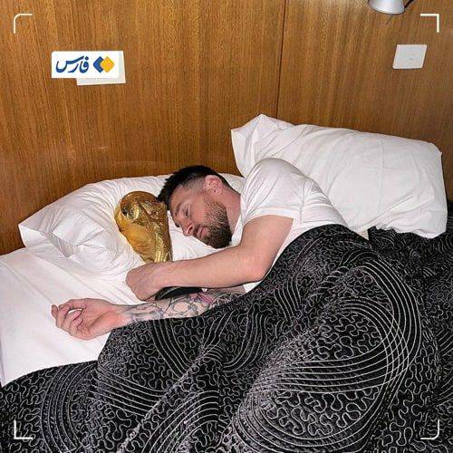تصویری عجیب از تخت خواب لیونل مسی + عکس