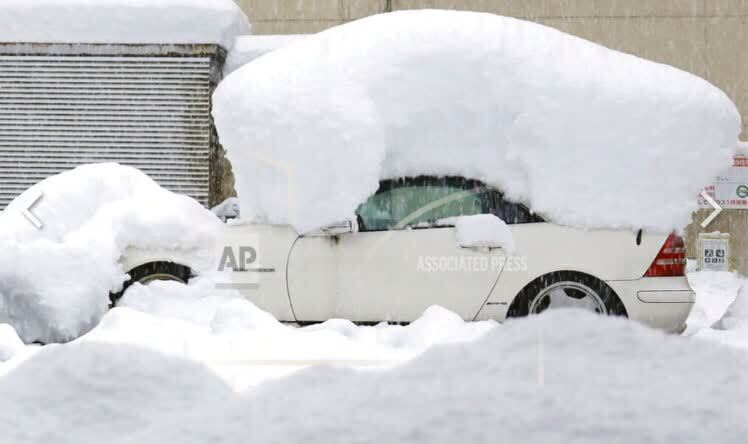 تصاویر بارش برف ۲ متری در ژاپن