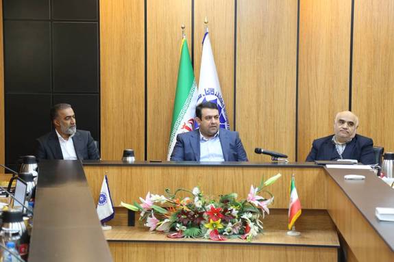 قائم مقام مدیرعامل بانک ملی ایران عنوان کرد: خدمت رسانی ویژه به بخش های صنعت و بازرگانی با بانکداری جامع و شرکتی
