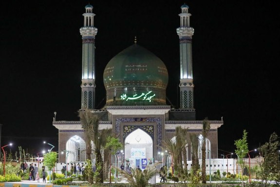 مراسم احیای شب‌های قدر در مسجد گوهرشاد مجموعه گهر پارک سیرجان برگزار شد