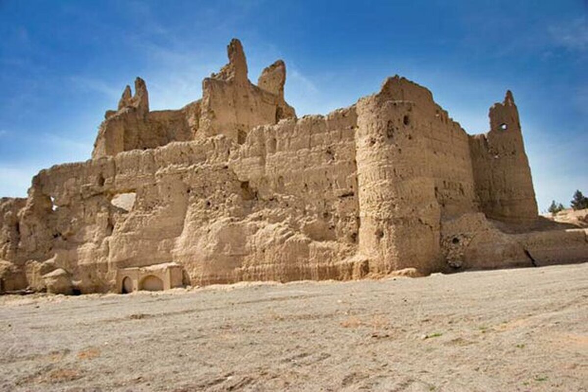 مرمت قدیمی‌ترین بنای شهر نائین، نارین قلعه