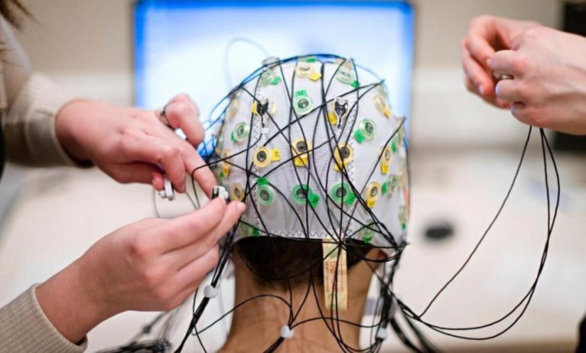 نقش دستگاه EEG در تشخیص اختلالات روانی