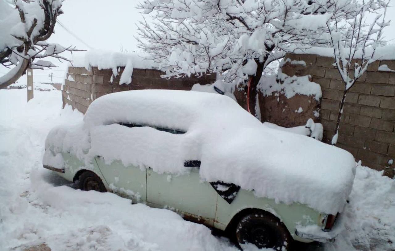 بارش عجیب برف در روستا‌های زنجان
