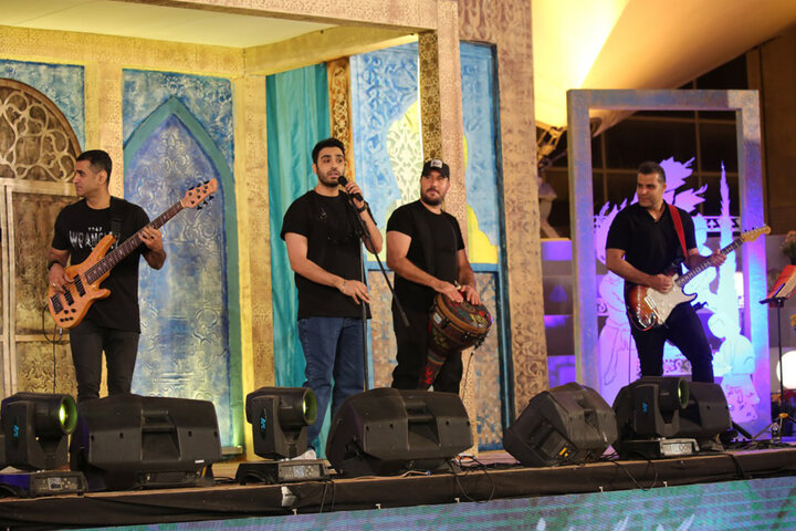 سینا درخشنده در بوستان آب و آتش روی صحنه رفت