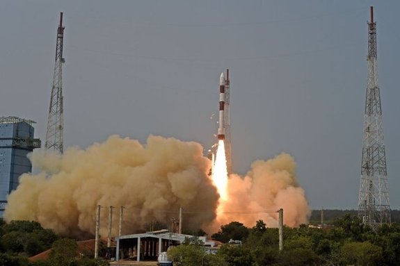 موشک پرتابگر ماهواره قطبی هند دو ماهواره را به مدار زمین پرتاب کرد