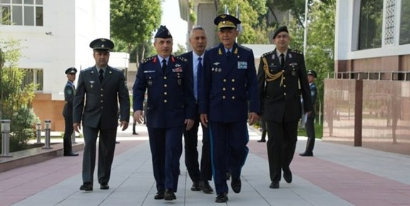 فرمانده نیروی هوایی ترکیه به ازبکستان سفر کرد