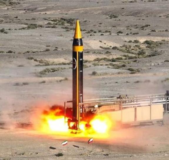رویترز: ایران با موفقیت یک موشک بالستیک پرتاب کرد