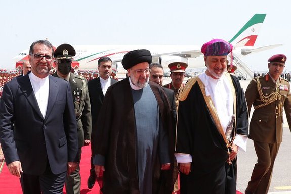 آیا سلطان عمان در سفر به ایران، حامل پیام خاصی برای تهران است؟
