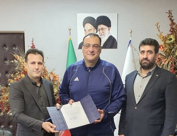 قهرمان ملی ایران حکمش را پاره کرد و استعفا داد! قهرمان ملی ایران حکمش را پاره کرد و استعفا داد!