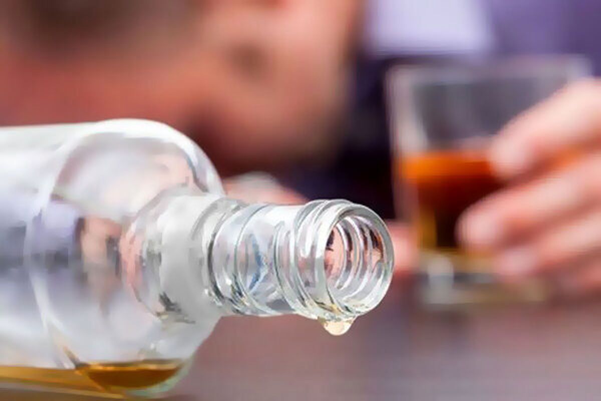 مسمومیت ۴ نفر بر اثر مصرف مشروبات الکلی در انزلی