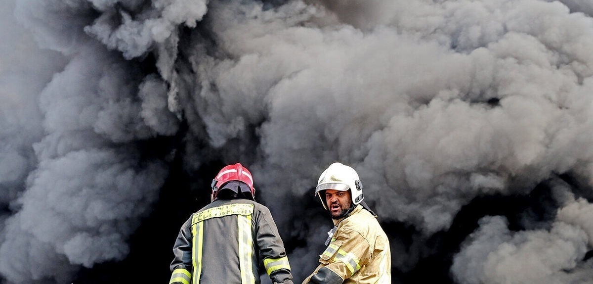 آتش سوزی سنگین سوله نگهداری کاغذ دیواری در مشهد