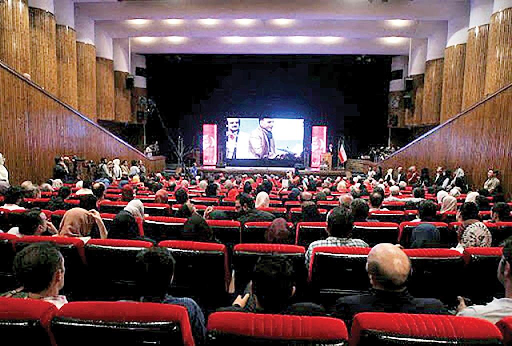 سینما‌ها در بهار بیشتر از ۳۰۵ میلیارد فروختند