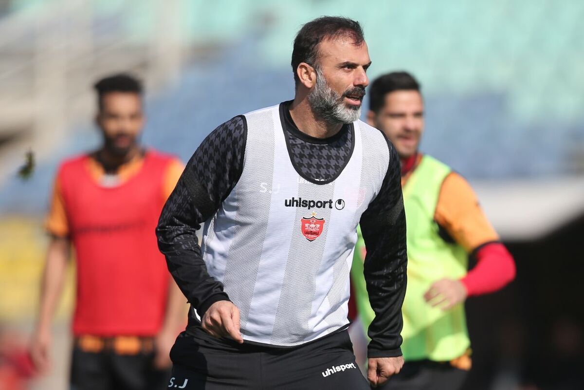 حسینی: با پرسپولیس قرارداد دارم و می‌مانم