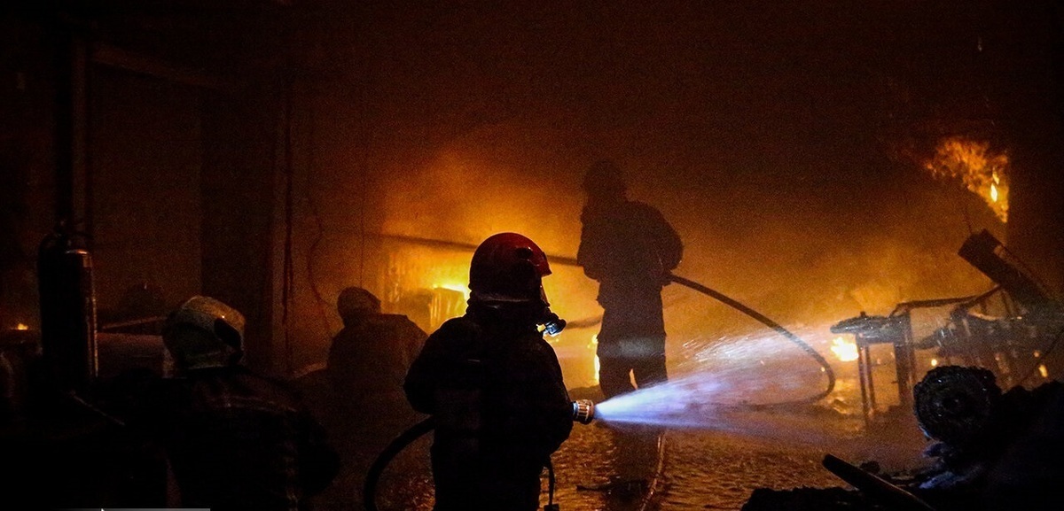 آتش‌سوزی کارگاه مبل در تهران